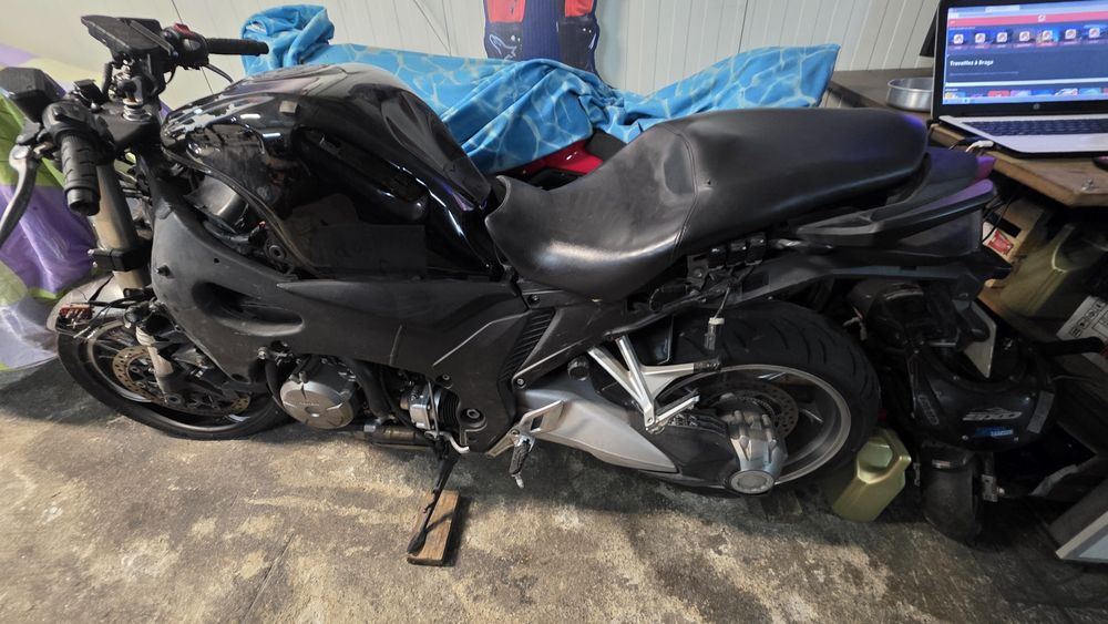 Honda VFR 1200 F _  Acidentada