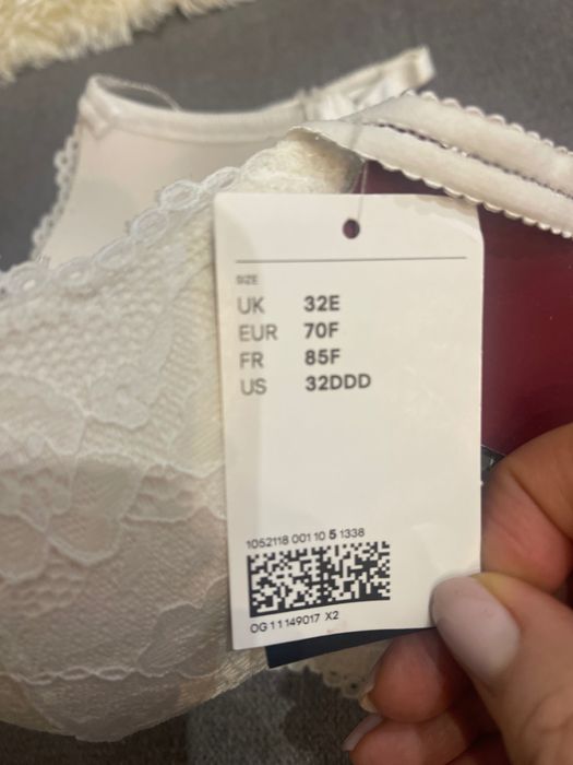 Бюстгальтер H&M білий кружевний з Push Up розмір EU 70F