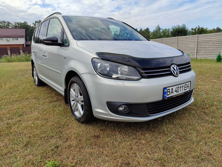 Продам Volkswagen Touran 2012 року