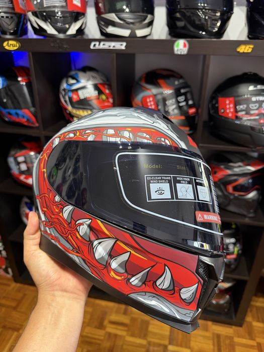 Capacete venom NOVO ja com viseira preta 90€