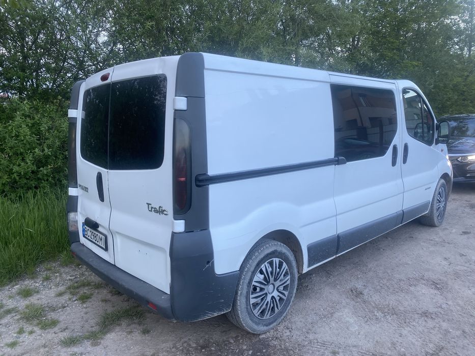 Оренда авто буса Renault Traffic 5 місць подобова довготривала