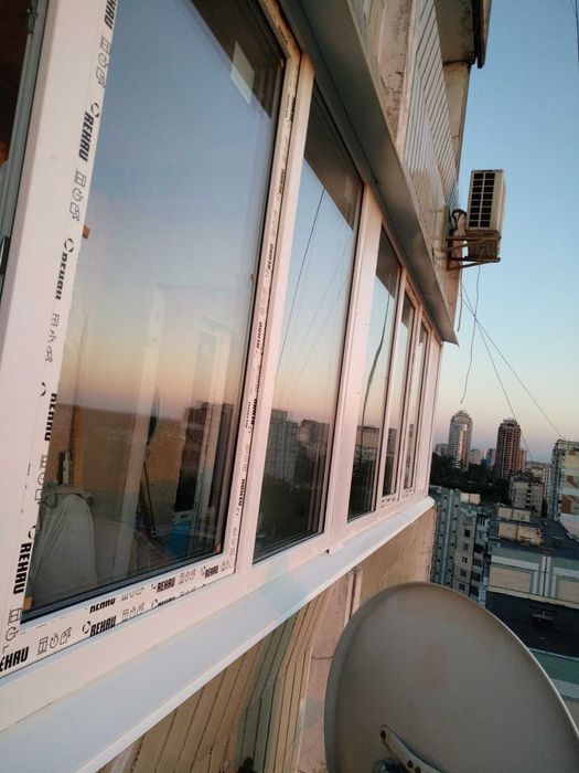 Металопластикові балкони вікна двері ПВХ лоджії Rehau