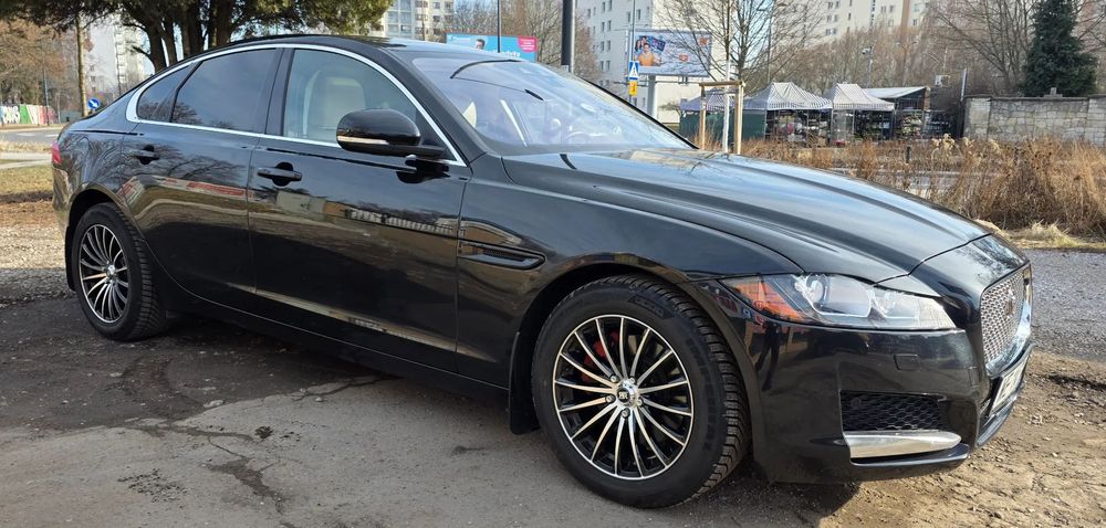 Jaguar XF