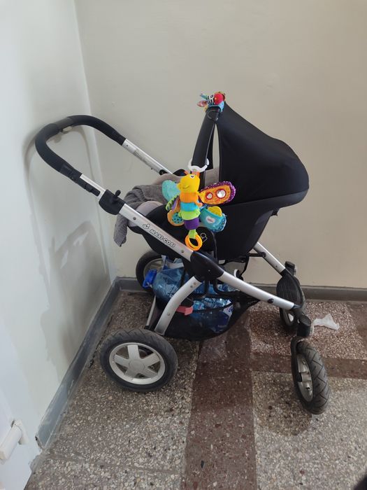 Продам автокрісло +шасі Maxi Cosi