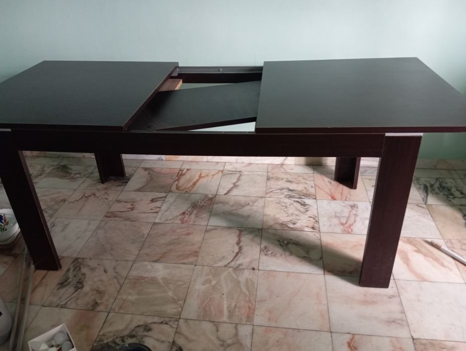 Mesa cabe 8 cadeiras