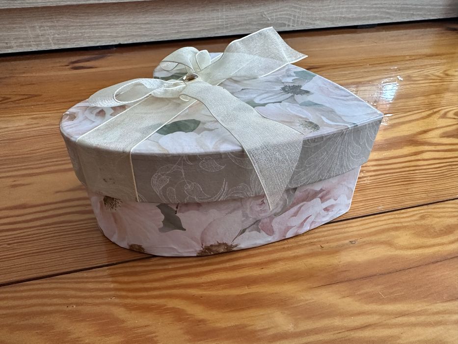 Pudełko w kształcie serca na biżuterię i drobiazgi