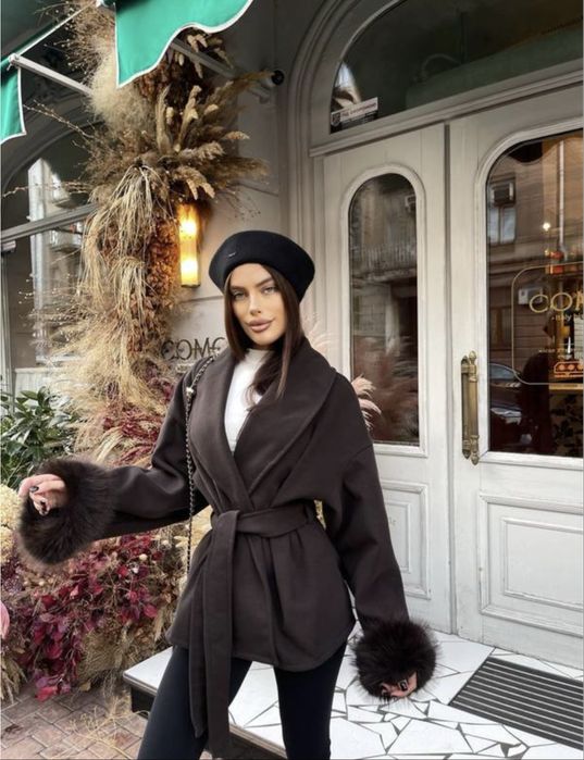 Пальто з хутром коричниве