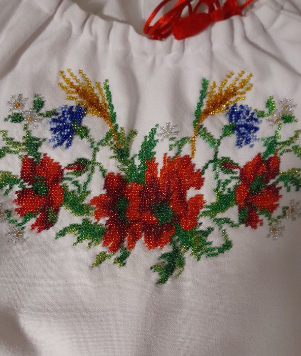Вишиванка чеським бісером для дівчинки