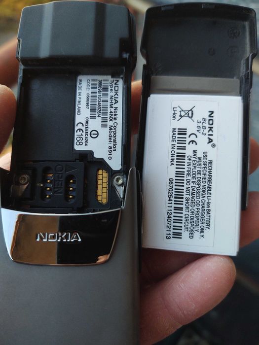 Nokia 8910.    .