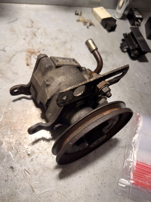 Pompa wspomagania BMW E28 E24 E23 M30 E12 635CSi M90 M88 535i 628CSi