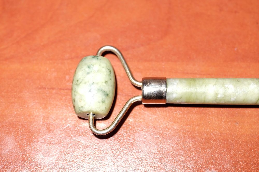 Нефритовая ручка для массажа.