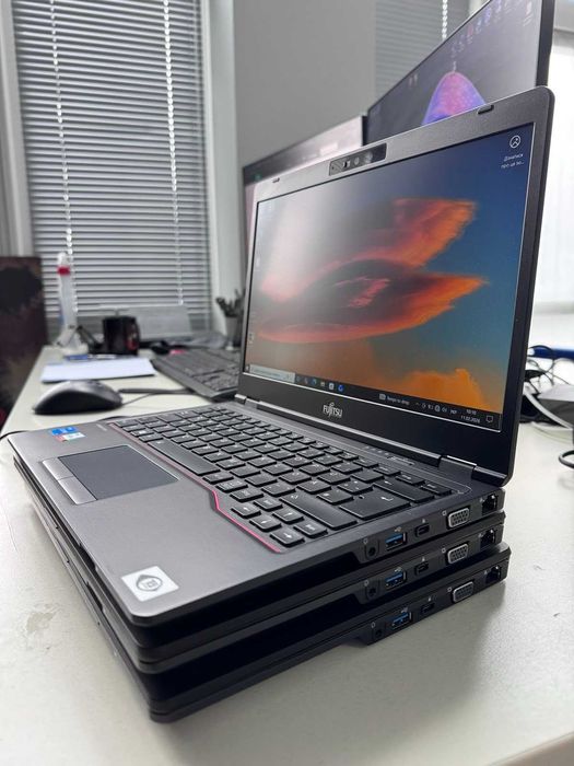 Ультрабук Fujitsu U7311 4G модем IPS ідеальний для подорожі є 70 шт.