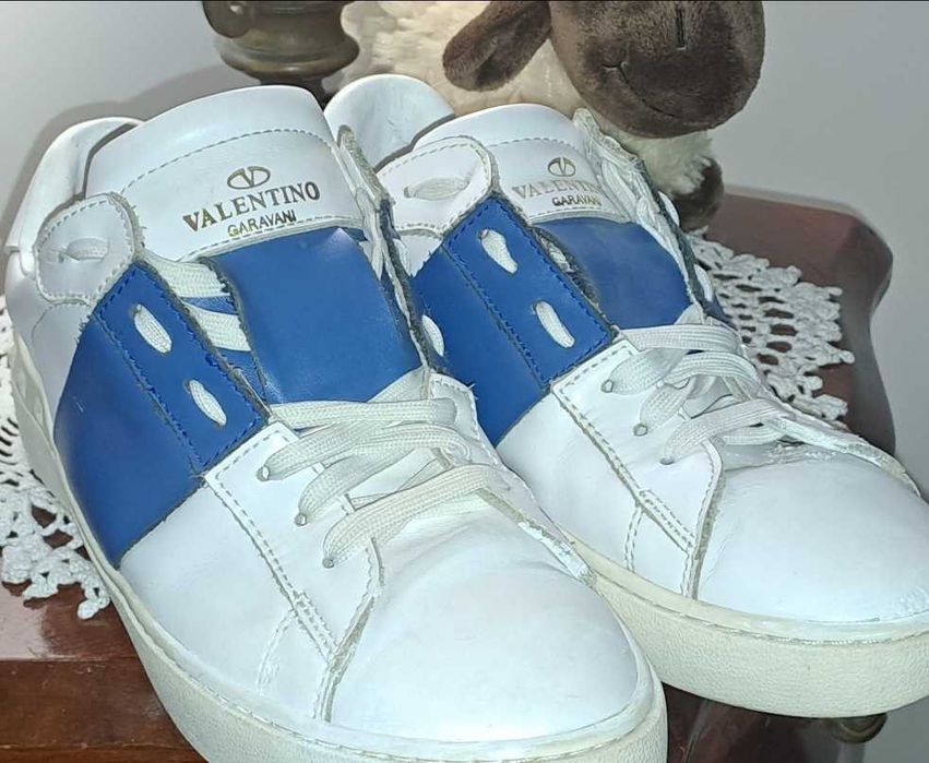 Сникерсы Valentino Garavani
Rockstud
