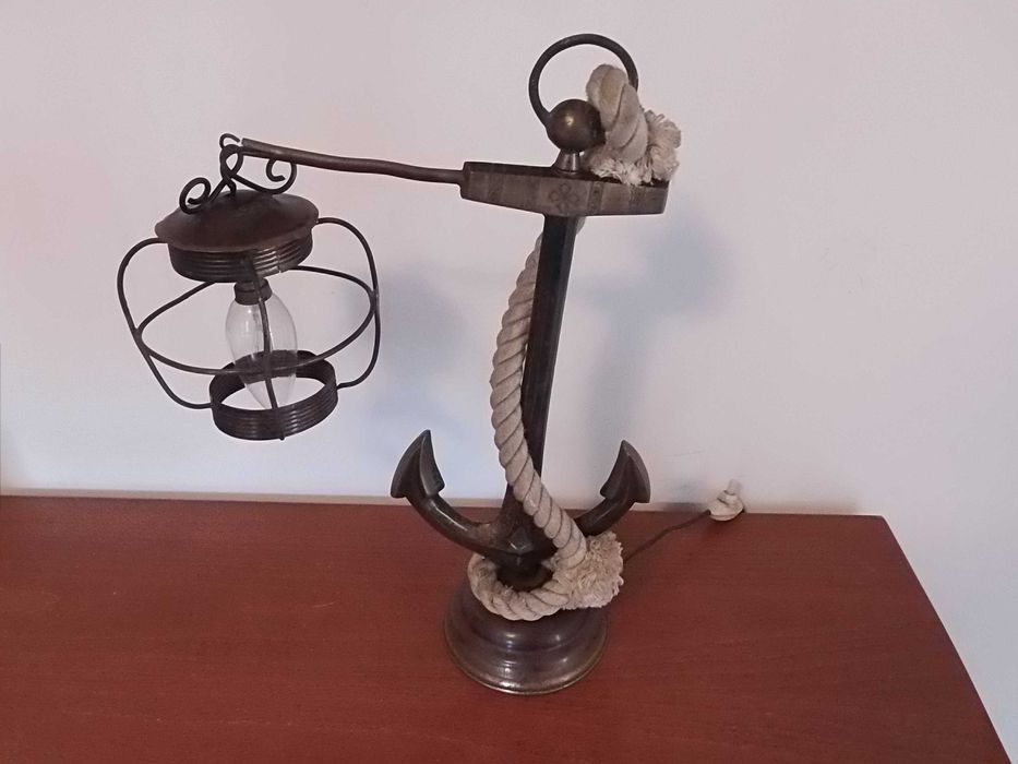 Candeeiro pé ancora