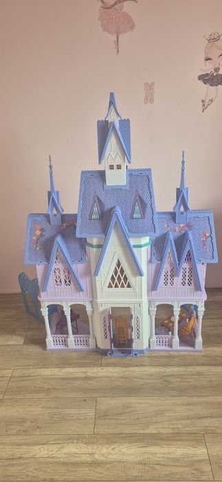KRAINA LODU zamek Arendelle