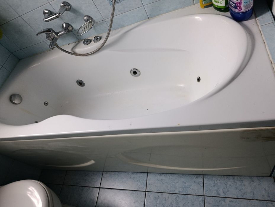 Wanna z hydromasażem.