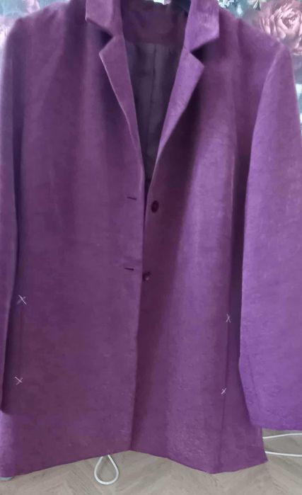 Продам Пиджак  размер 46-48 новый цвет Бургунди!