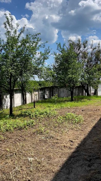 Продаж ділянки з приміщеннями