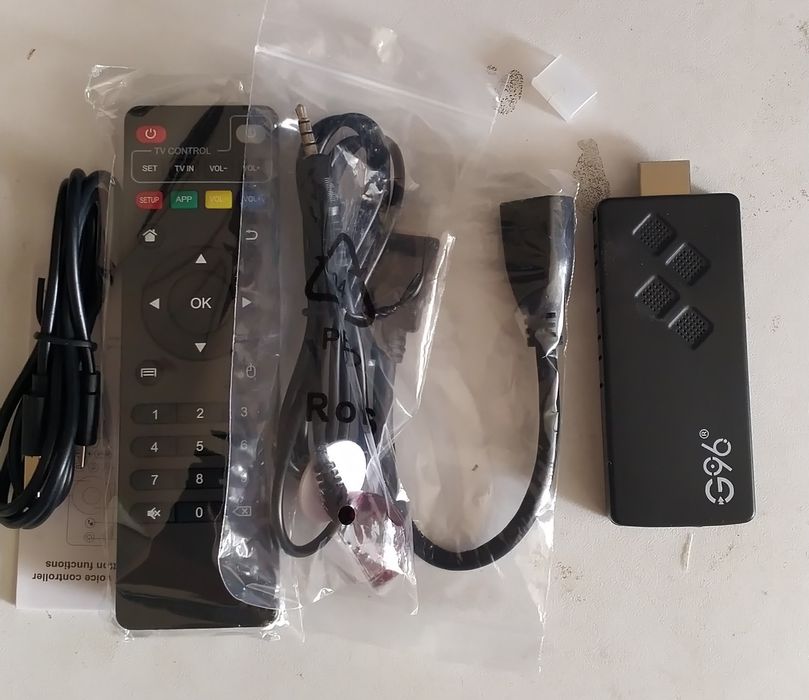 G96 TV Stick – ТВ-приставка на Андроид 14, 2/16 Гб; настроена