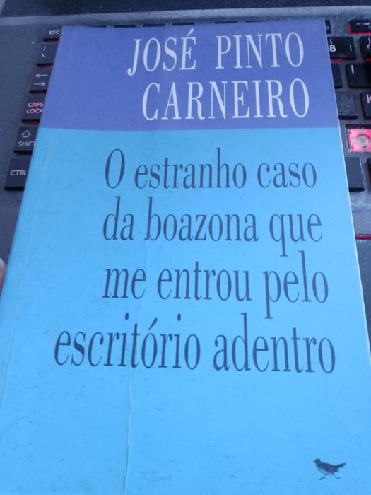 Estranho caso boazona Q. entrou escritório adentro8E-B.Antiga3EDesde3E