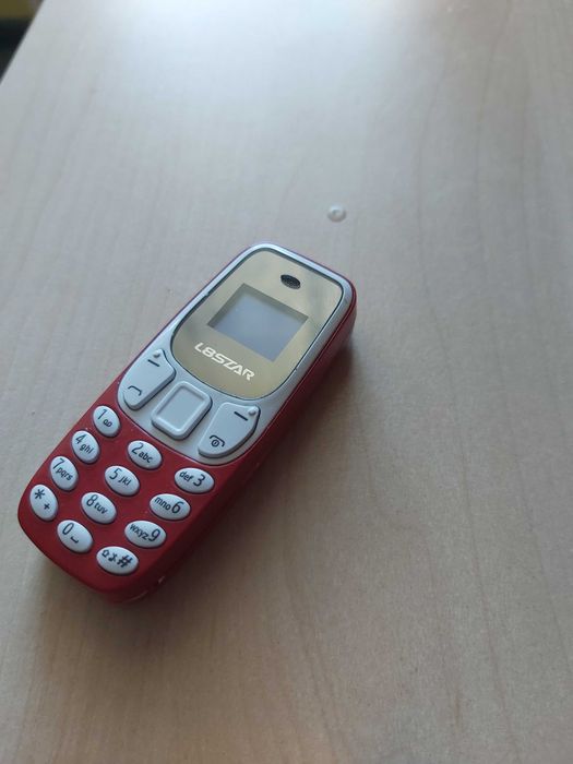 Bardzo malenki telefon L8 STAR