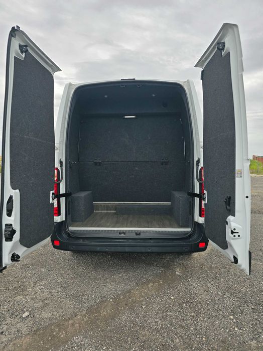 Wynajem busów 9 osobowych - Renault Master 2021r. 2.3 180KM - Rędziny