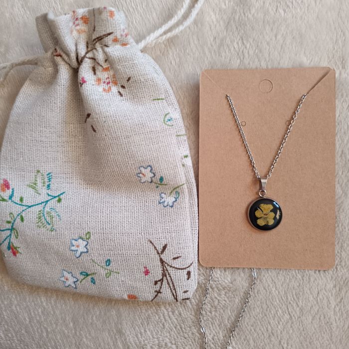 Naszyjnik z prawdziwym kwiatem prezent walentynki