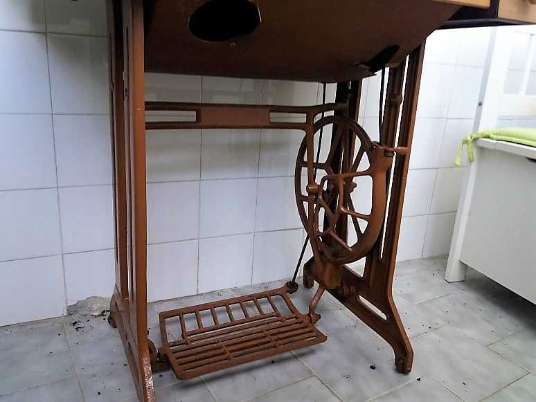 Vende-se máquina de costura Mundlos