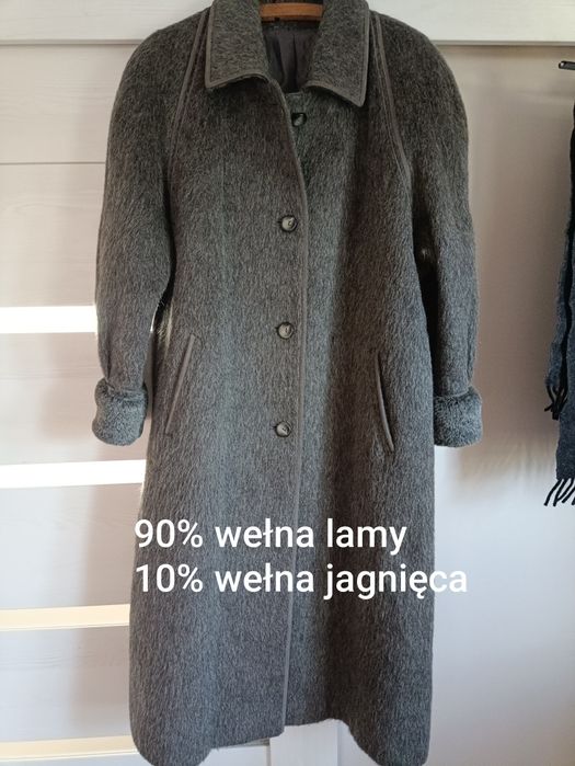 Nowy płaszcz damski z wełny lamy marki SANNWALD