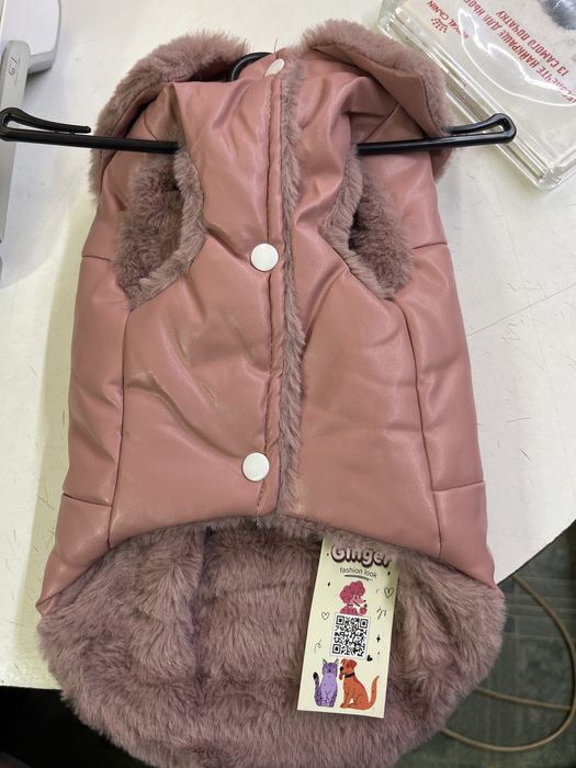 Тепла жилетка з шкірозамінником з хутром