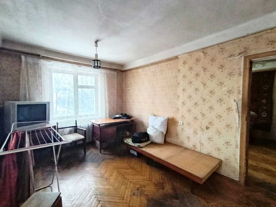 Жуля Верна вул. 13, 2 кімнати в 3-х кімнатній квартирі.