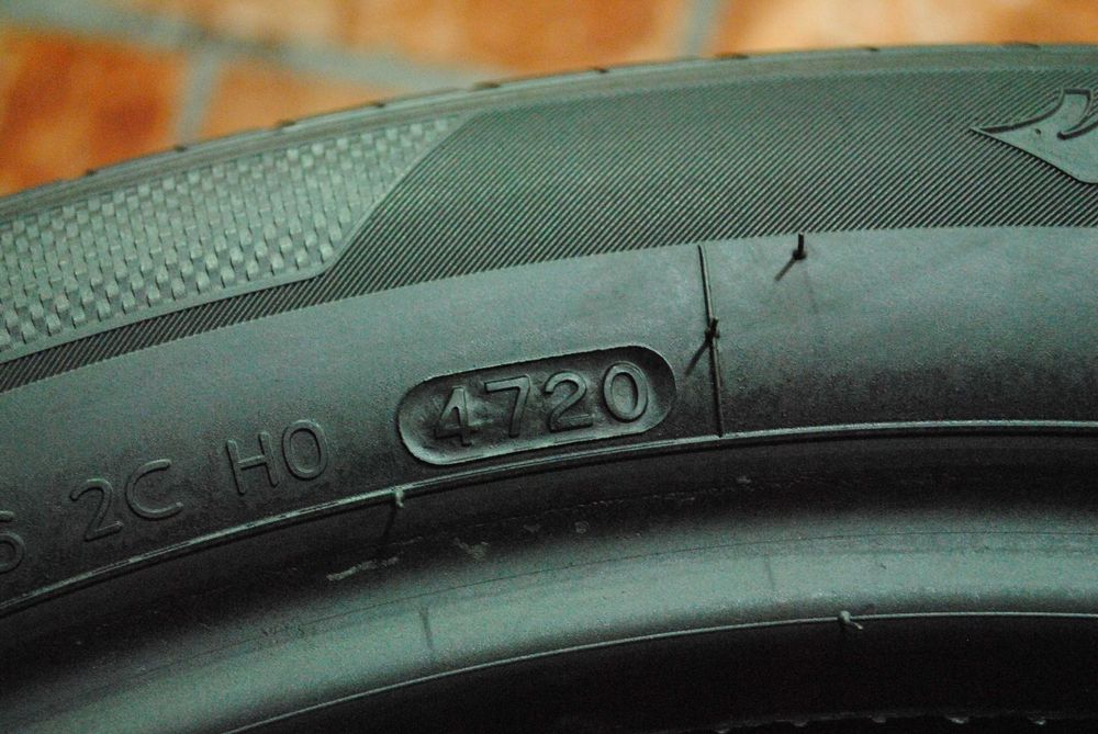 Hankook/Pirelli 315/35-275/40 R21 (AWD)