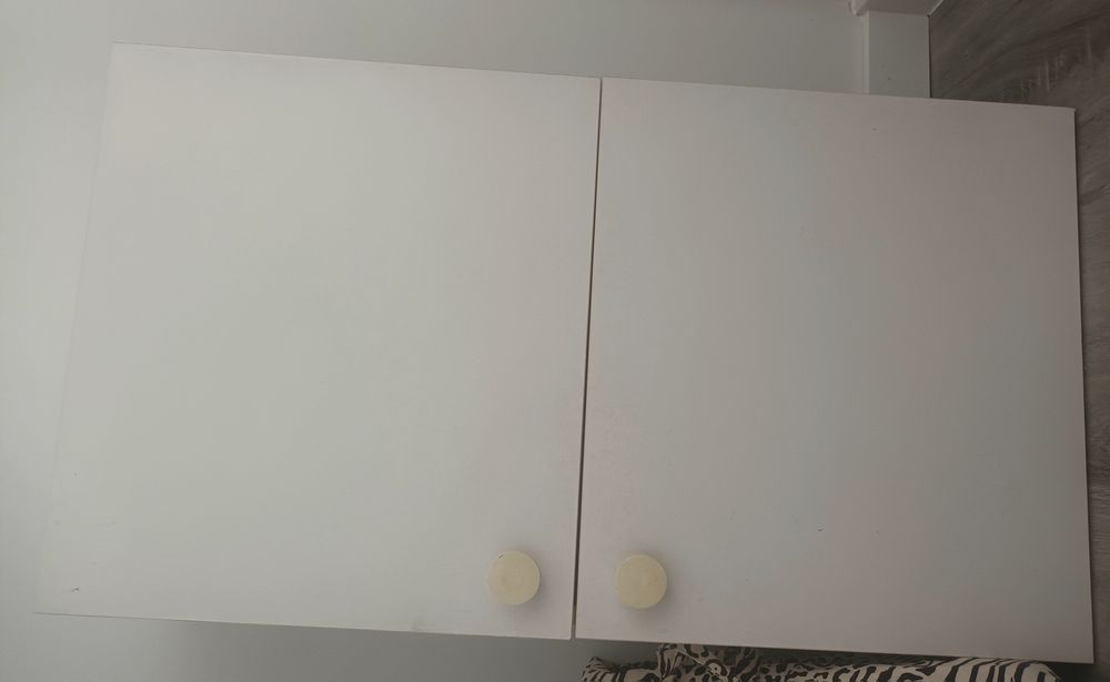 Móvel branco para parede
