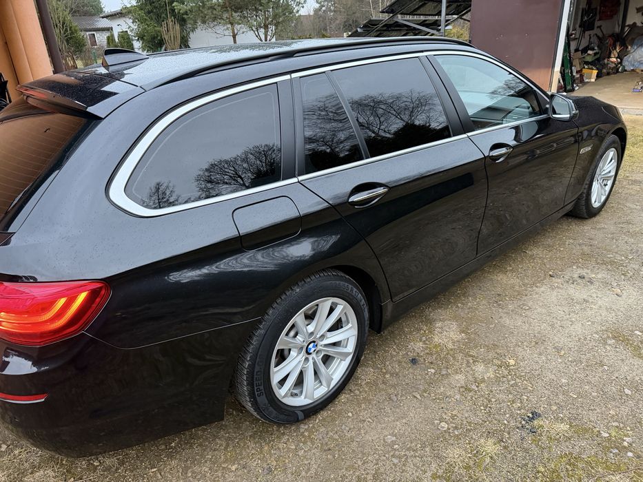 BMW F11 520D. Czarna podsufitka akntara.