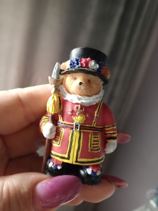 Miś figurka kolekcjonerska