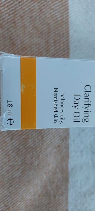 Olejek do twarzy Dr. Hauschka Clarifying Day Oil 18 ml
