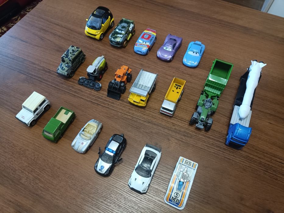 Продам машинки іграшкові фірмові