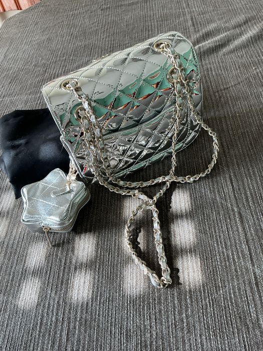 Bolsa Metalizada Prateada Chanel