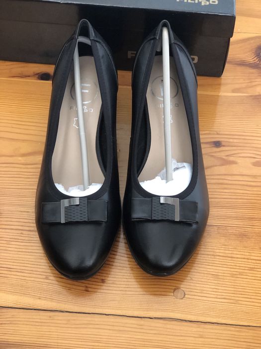 Buty na niskim słupku