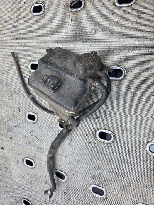 Zbiorniczek wyrównawczy suzuki samurai 1.9 vitara diesel