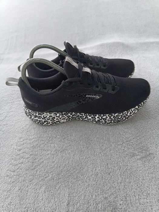 Женские кроссовки Brooks р40-40.5