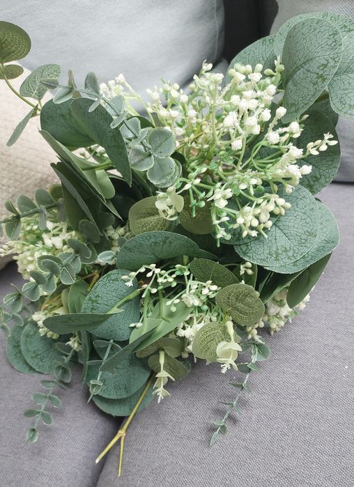 Bukiet sztucznych liści