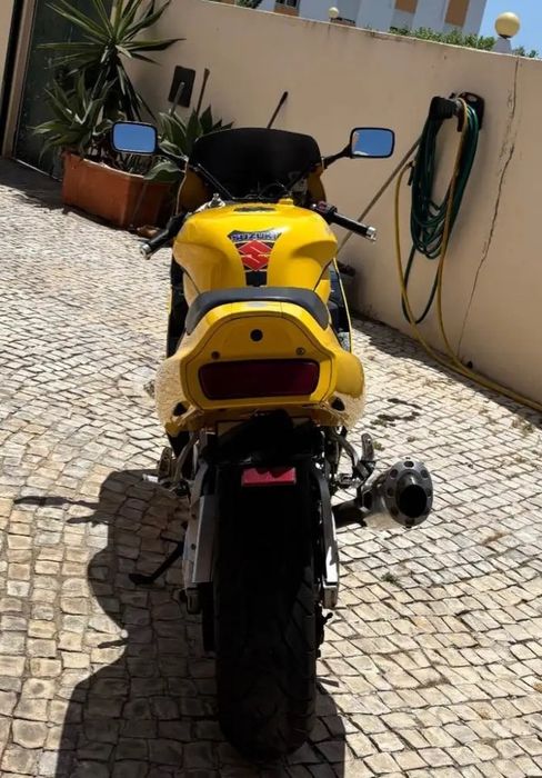 Vende-se Suzuki GSXR 750
