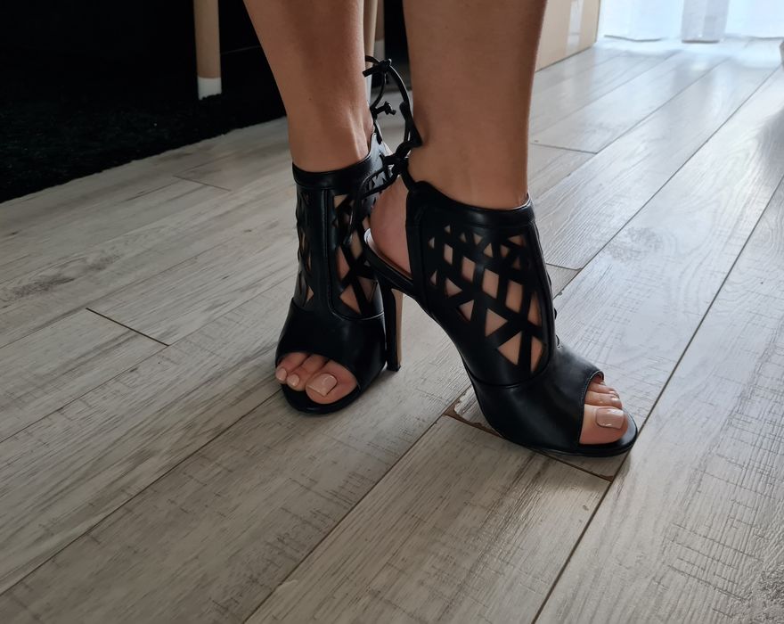 Sexy buciki firmy Guess rozm 36