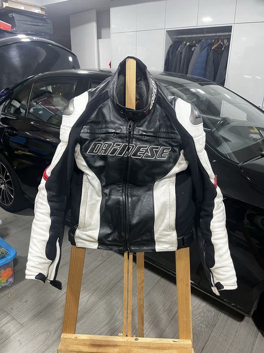 Casaco Dainese.