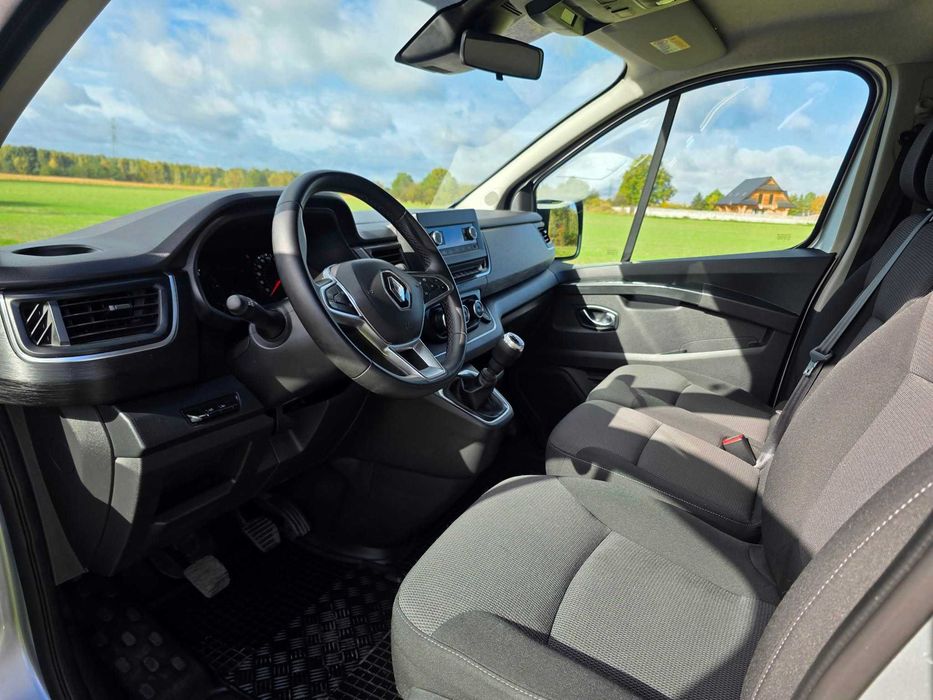 Renault Trafic Long  9 osobowy SpaceClass przewóz osób niepełnosprawnych