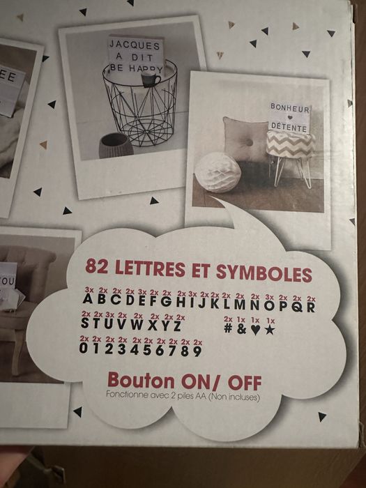 Caixa luz A4 com letras