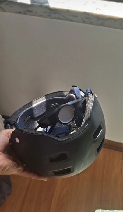 Skate com capacete e proteções