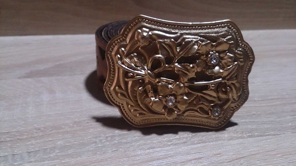 Оригинальный кожанный женский ремень в Исландском стиле.