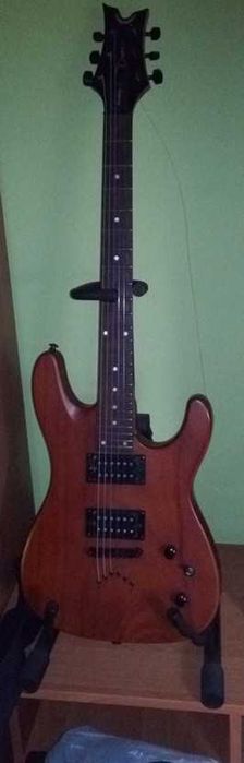 Gitara elektryczna "Vendetta" ze wzmacniaczem "Roland Cube 30X"